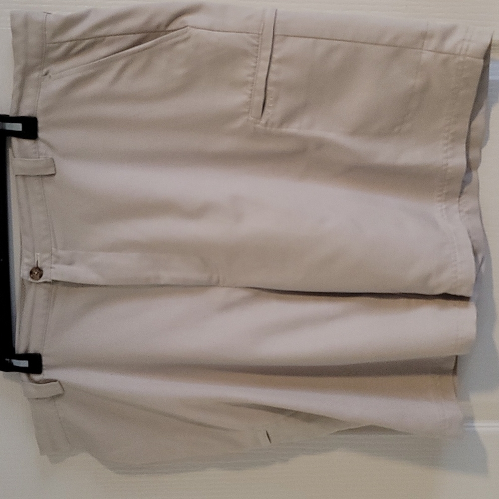 Men's Izod XFG size 42 cream golf short
